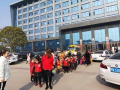 随州齊星幼兒園參觀程力專汽學(xué)習專用汽車