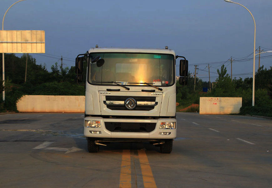 國(guó)六東風D9(12方)灑水車駕駛室