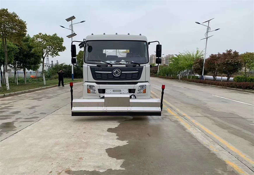 東風天錦路面(miàn)清洗車圖片