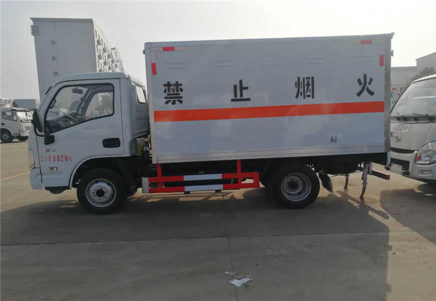 躍進(jìn)藍牌危險品運輸車