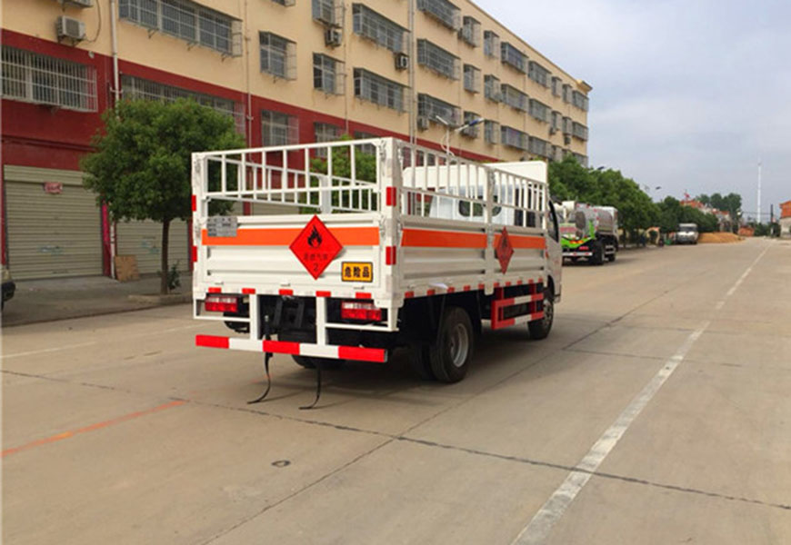 東風多利卡氣瓶運輸車