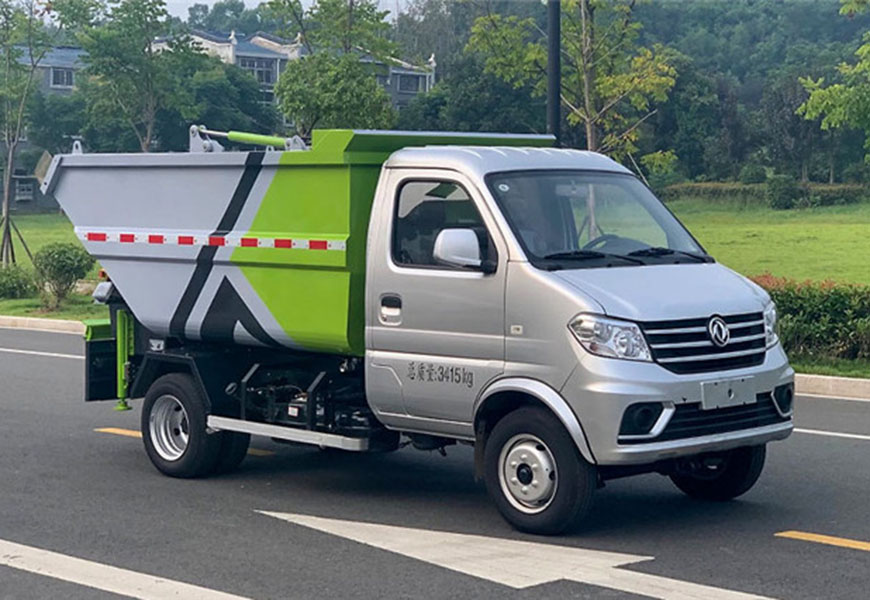 東風小康後(hòu)裝高位挂桶無洩漏垃圾車(3方)