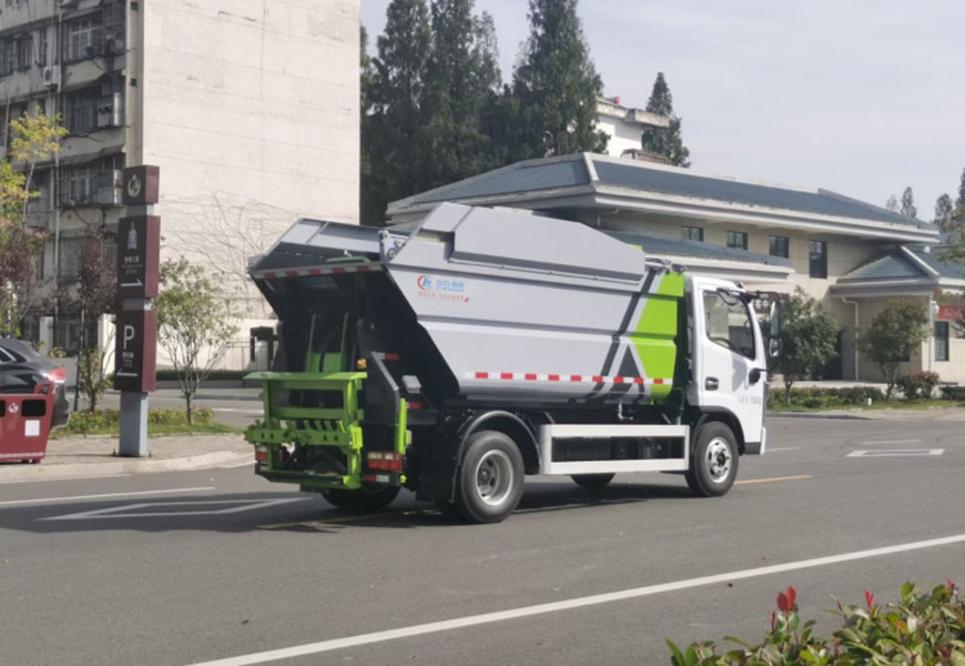 東風小多利卡後(hòu)裝無洩漏垃圾車